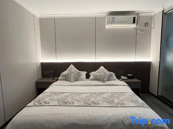 Deluxe Double room (full double bed)
