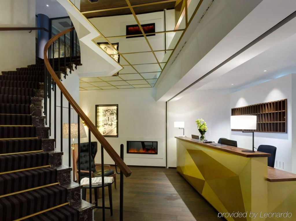 Lobby & Reception
