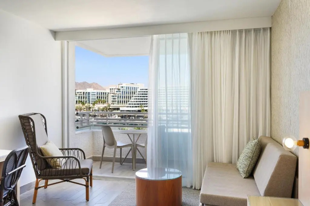 Standard room with mountain view