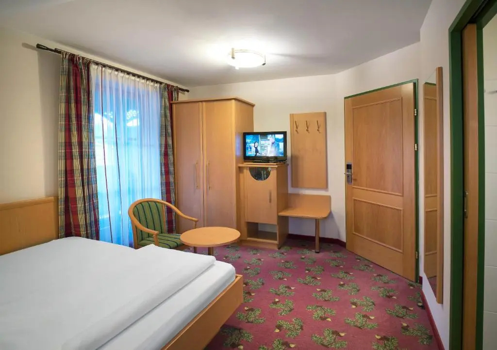 Standard Double room with balcony (full double bed)