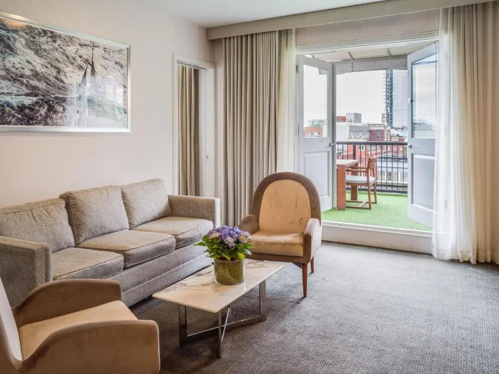 Double Suite (full double bed)