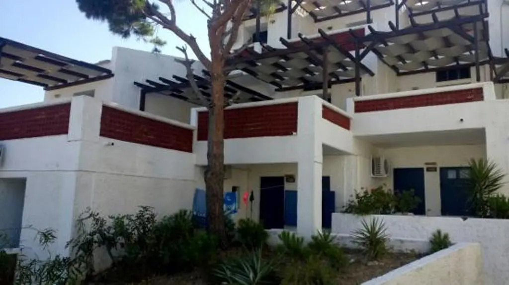 St George Studios & Apartments