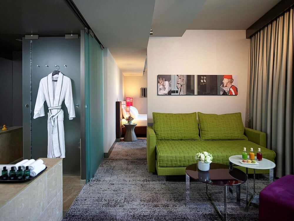 Двухместный полулюкс двуспальная кровать в Sofitel Munich Bayerpost