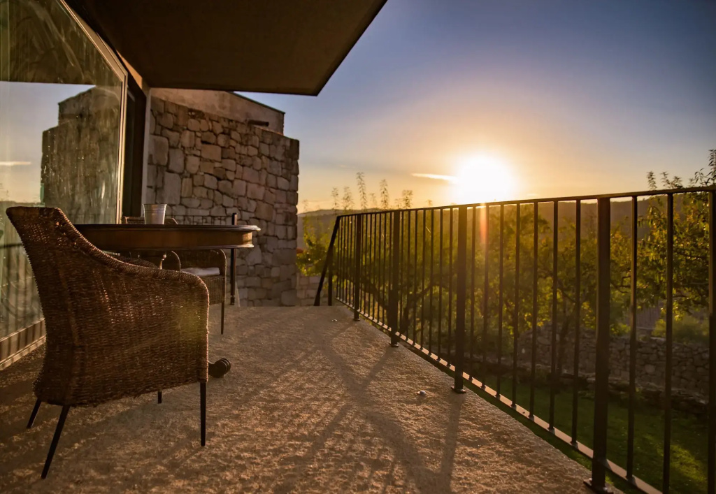 Balcony & Terrace