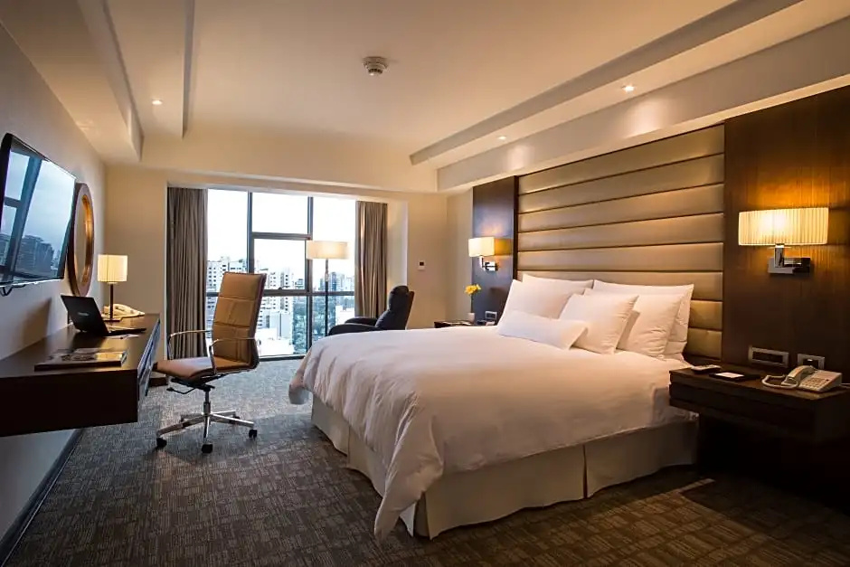 Double Suite (full double bed)