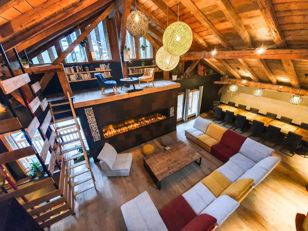 Lobby & Reception