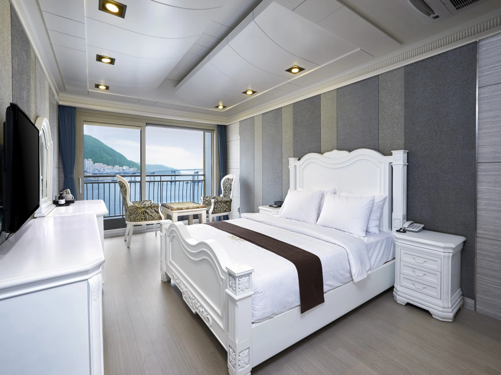 Deluxe Double room (full double bed)