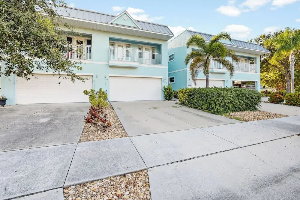 8023 Magnolia Ave