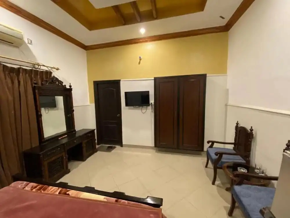 Lobby & Reception