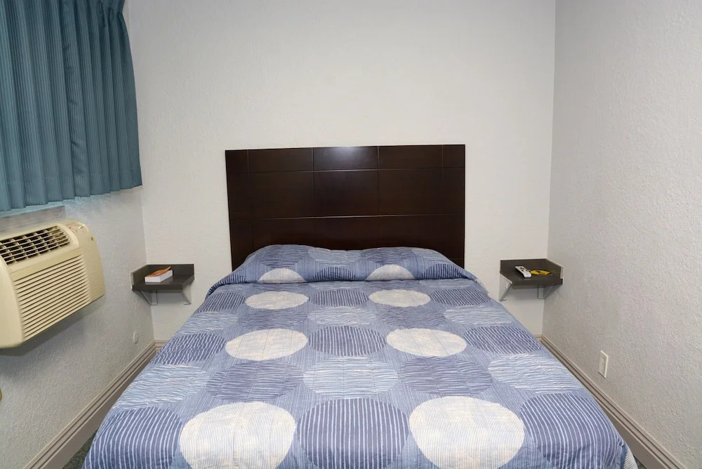 Deluxe Double room (full double bed)
