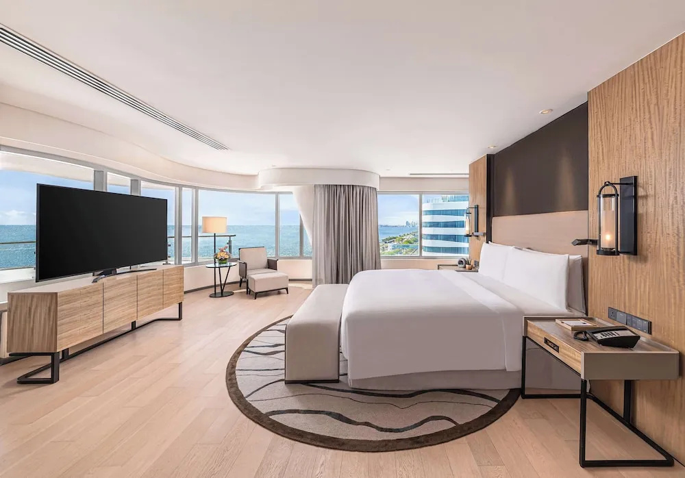 2 Bedrooms Ambassador Suite with balcony and with bay view