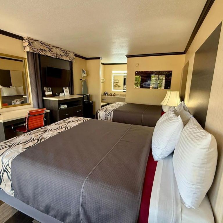 Regency 7 Motel — 5