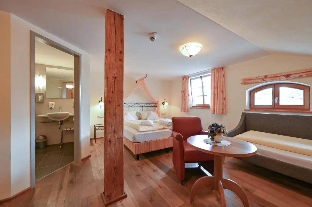 Standard Triple room