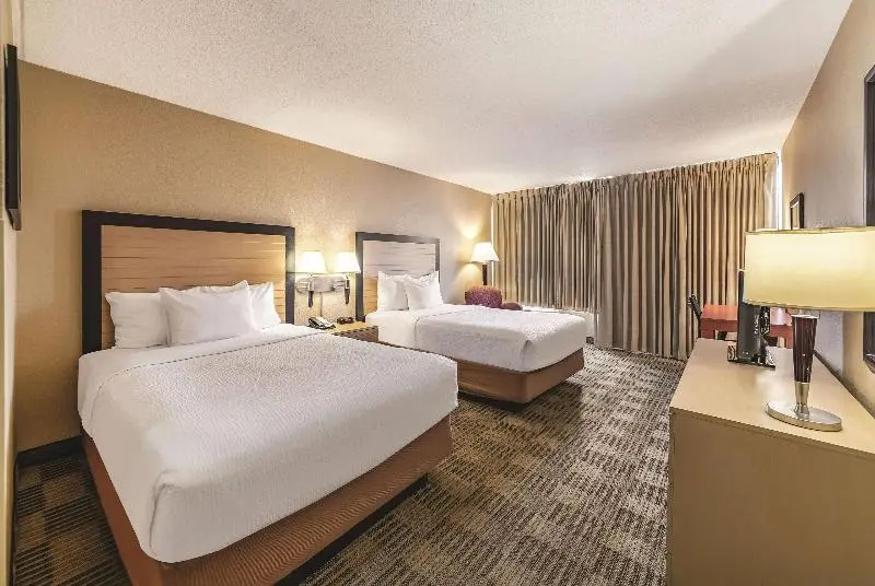 Ramada by Wyndham Fairfield NJ - Tap to explore photos