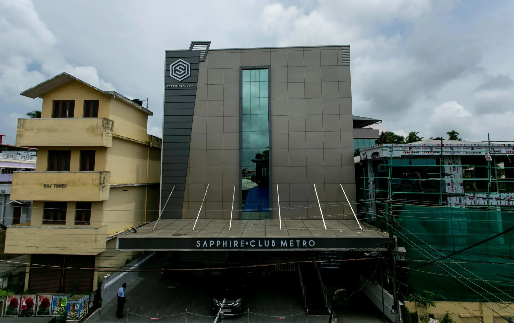 Sapphire Club Metro Hotel