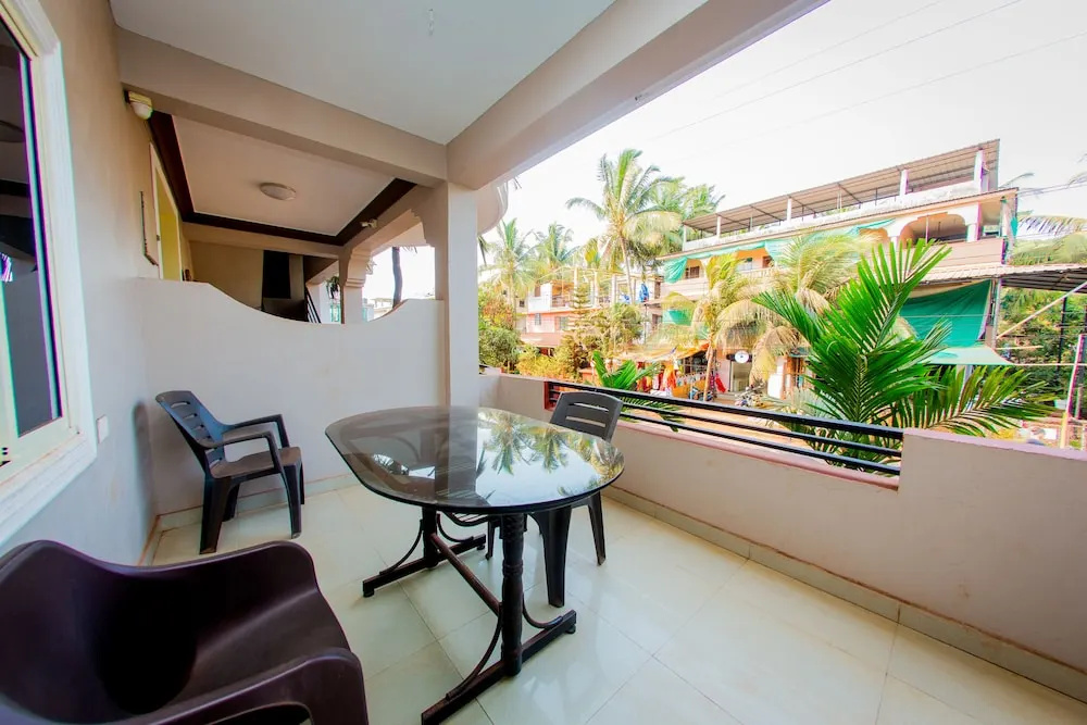 Deluxe Double room (full double bed)