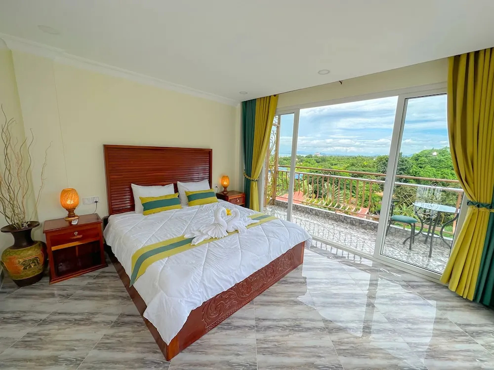Standard Double room with balcony and with ocean view (full double bed)