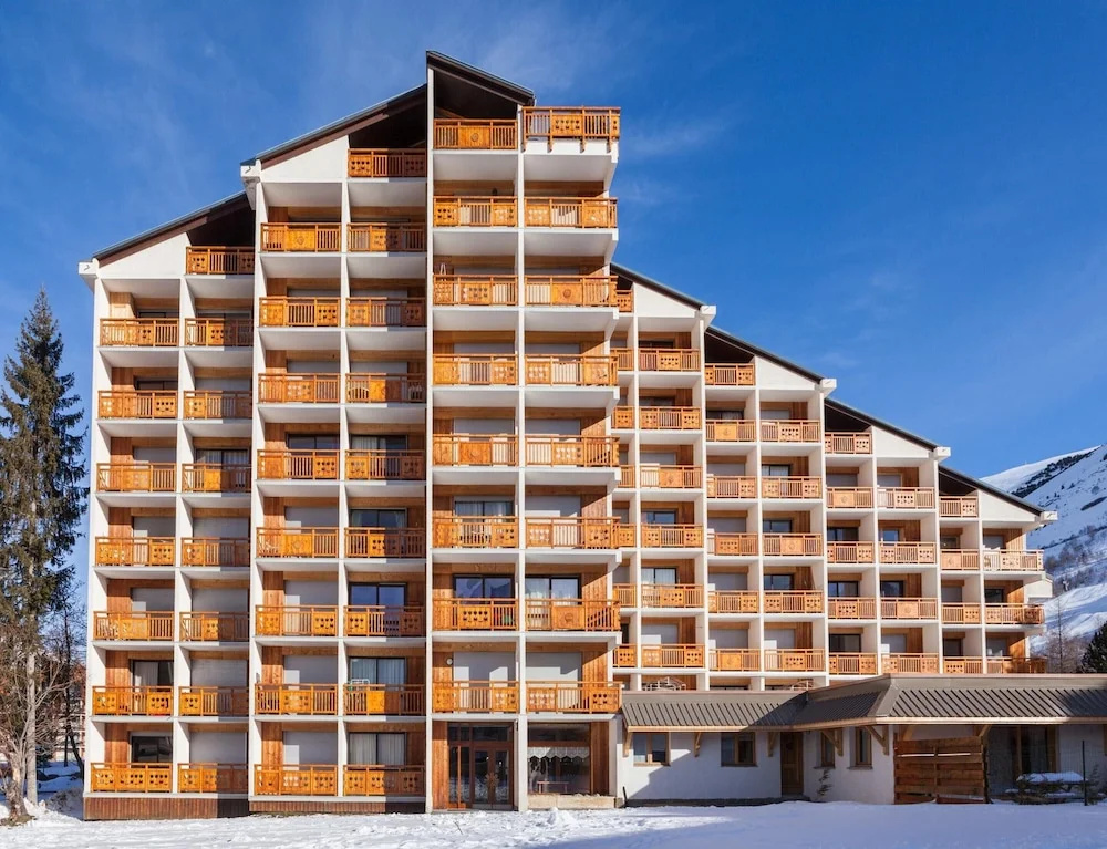 Snowfront Stay for Four Guests