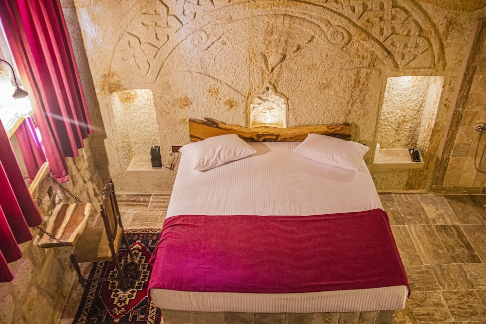 Ottoman Cave Junior — 3
