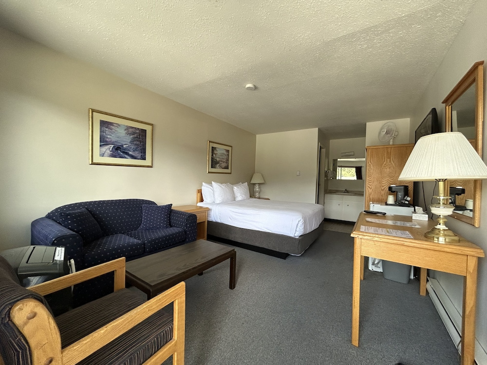 Standard Double room with balcony (full double bed)