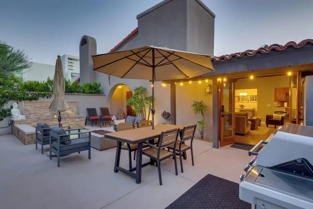 Dtwn Palm Springs Condo: Bbq, Pool, Fire Pit, Etc!