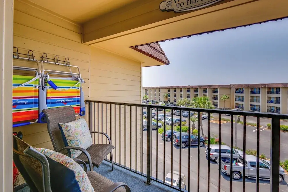 Top-floor Condo w/ Ocean Views in Hilton Head!