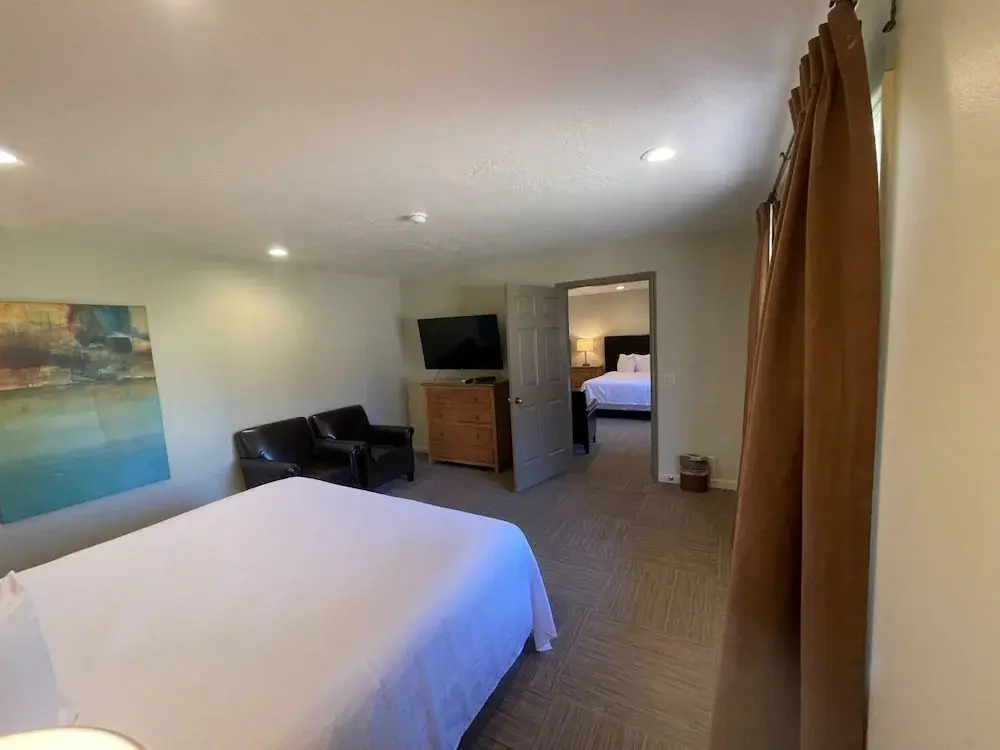 Classic Quadruple Family Suite