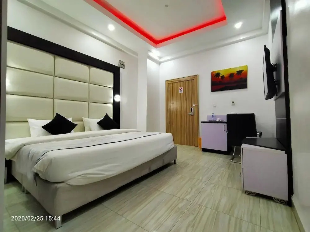 Executive Double room (full double bed)