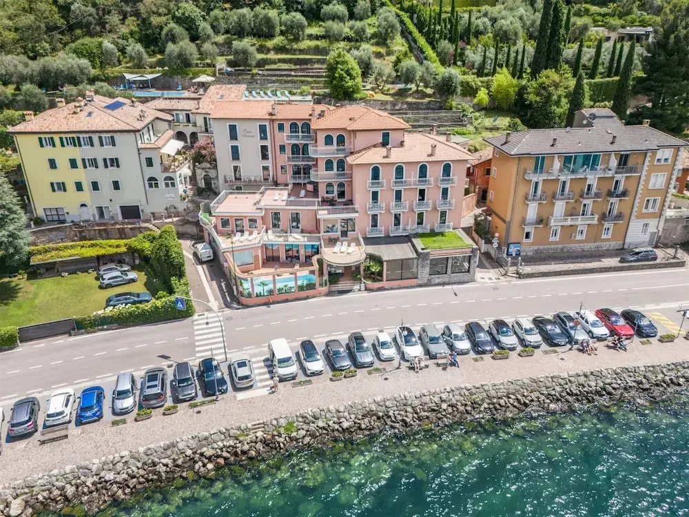Lake Hotel Ifigenia
