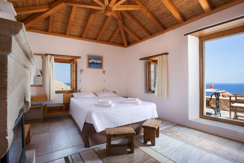 Superior Double room with balcony (full double bed)