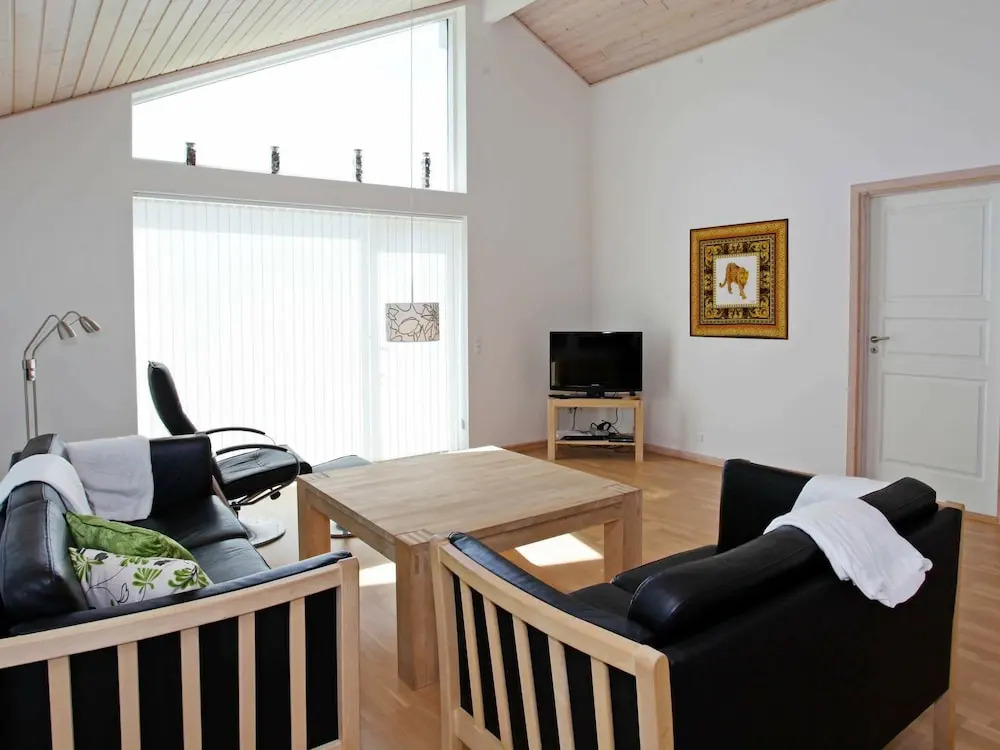 Alluring Holiday Home in Rødby With Whirlpool - фото 2