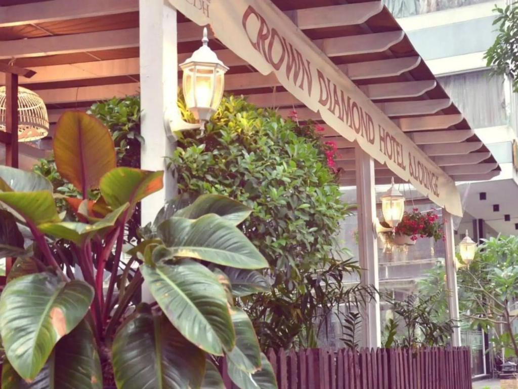 Crown Diamond Hotel