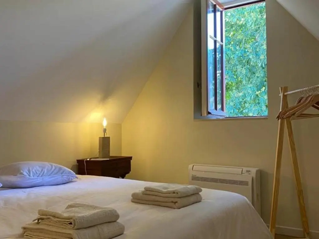 Voir la photo 3 — Gîte Ainay-le-Vieil, 3 pièces, 6 personnes - FR-1-586-7