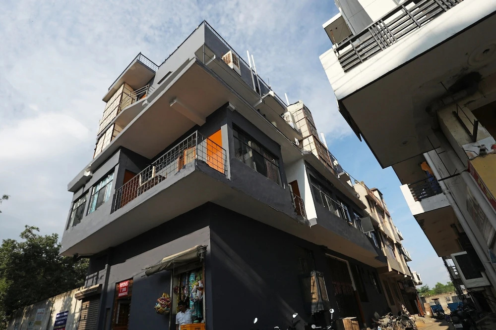 Hotel Black by OYO Rooms