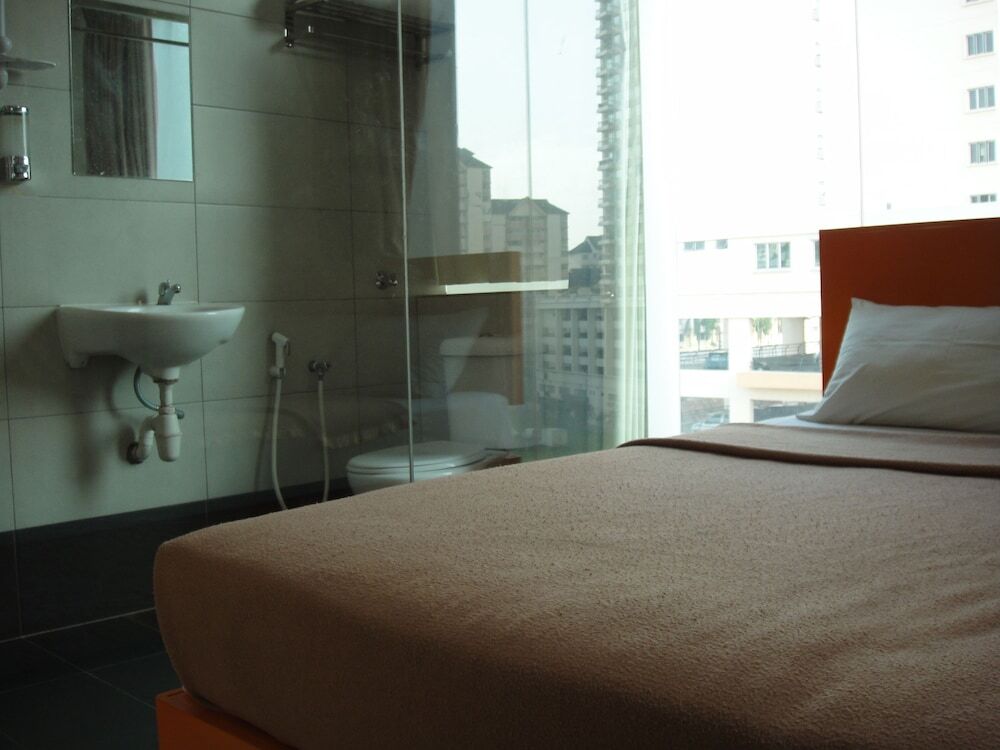 1 Hotel Kuchai Lama