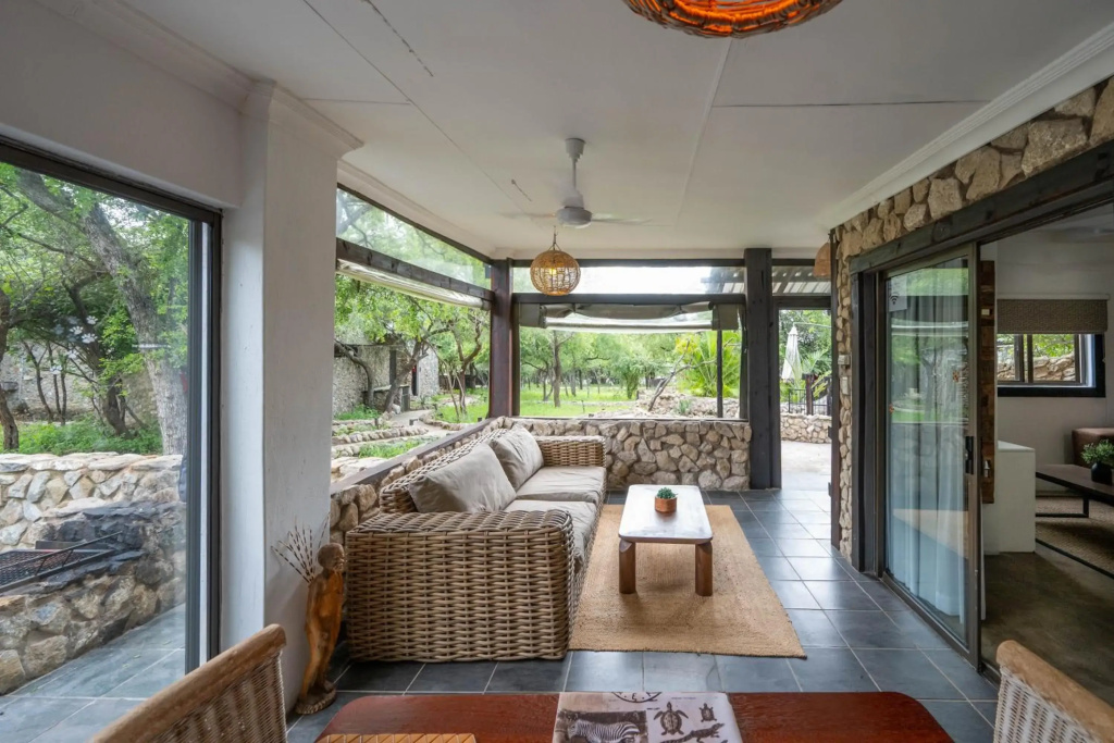 Foxy Crocodile Bush Lodge & Kruger Safaris