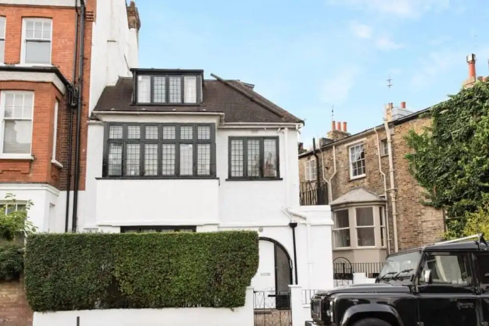 3 Bedroom House in Hampstead Village Sleeps 6