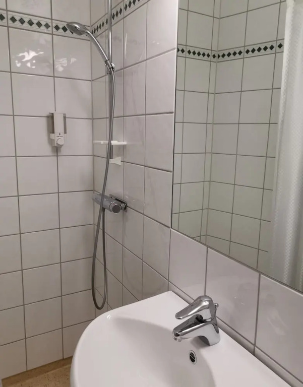 標準三人房，單人床