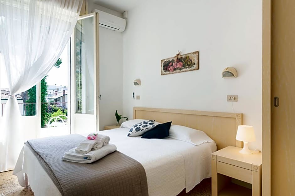 gallery_image_hidden_5