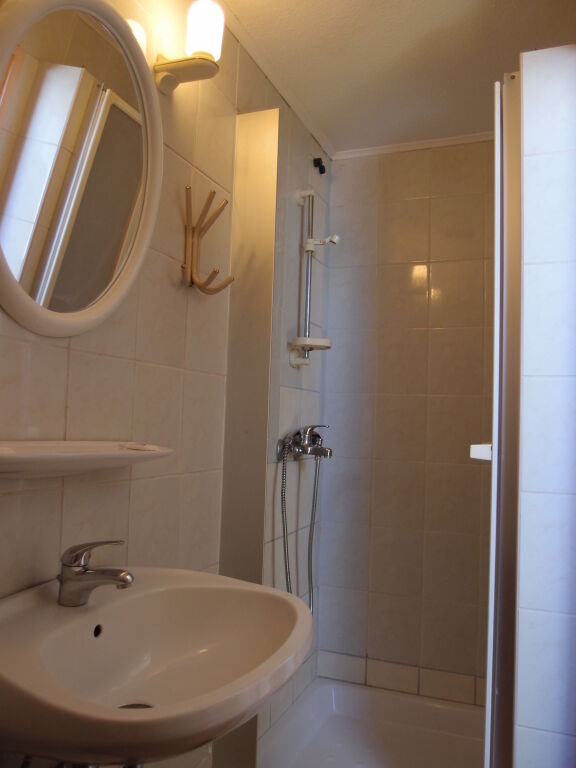 gallery_image_hidden_6