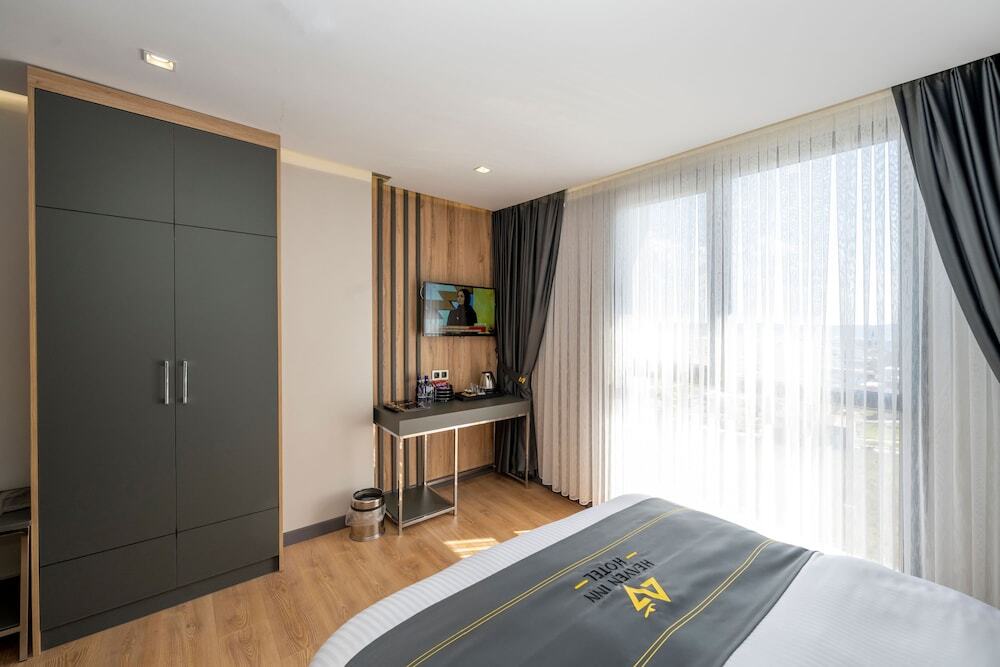 Heaven Inn Airport Hotel (By Ostrovok