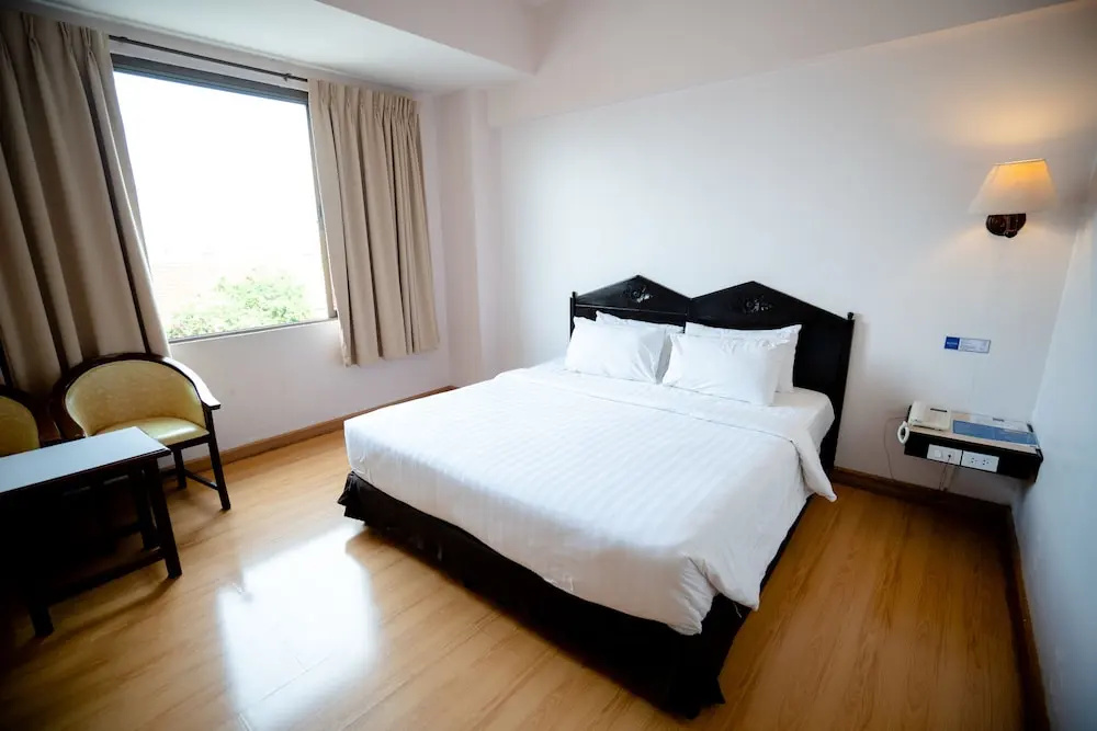 Phrae Nakara Hotel - Chambres