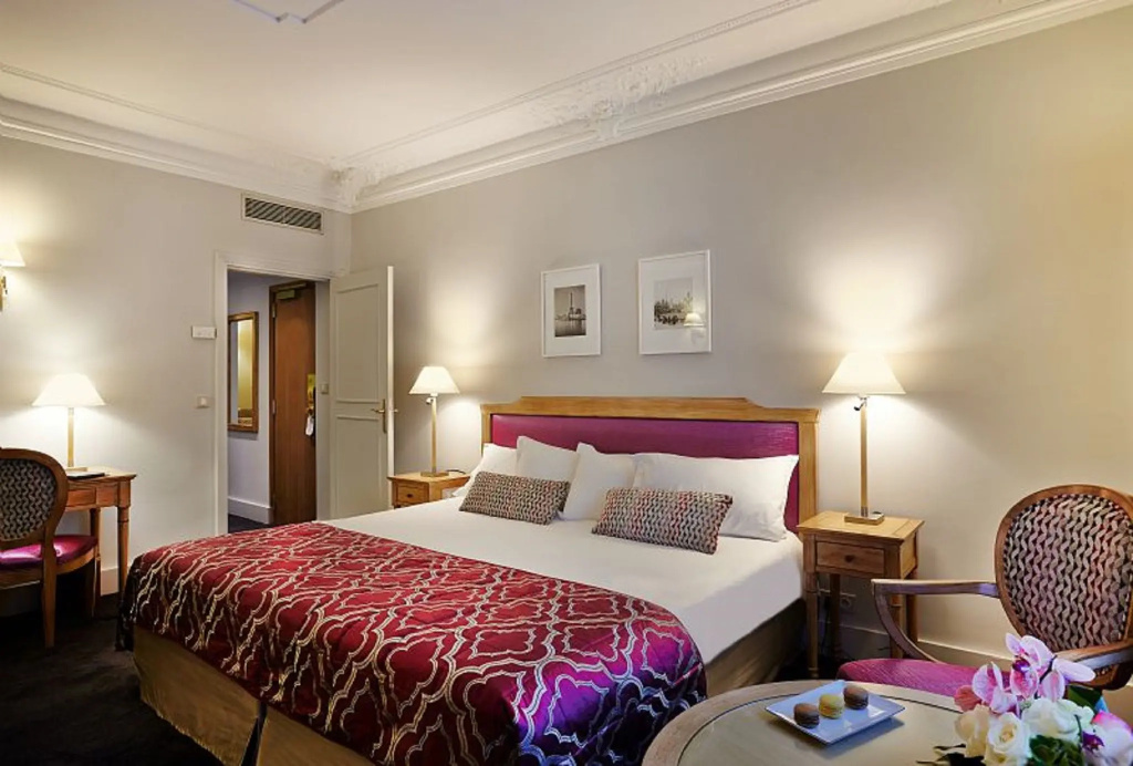 Royal Hotel Paris Champs Elysées 13