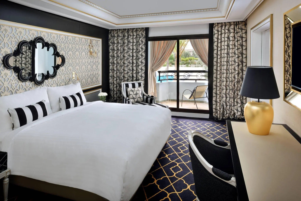 Double Junior Suite with balcony and with view (full double bed)