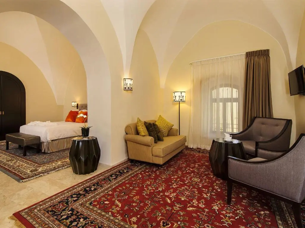 1 Bedroom Deluxe Suite