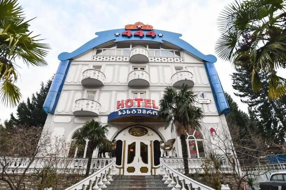 Hotel 444