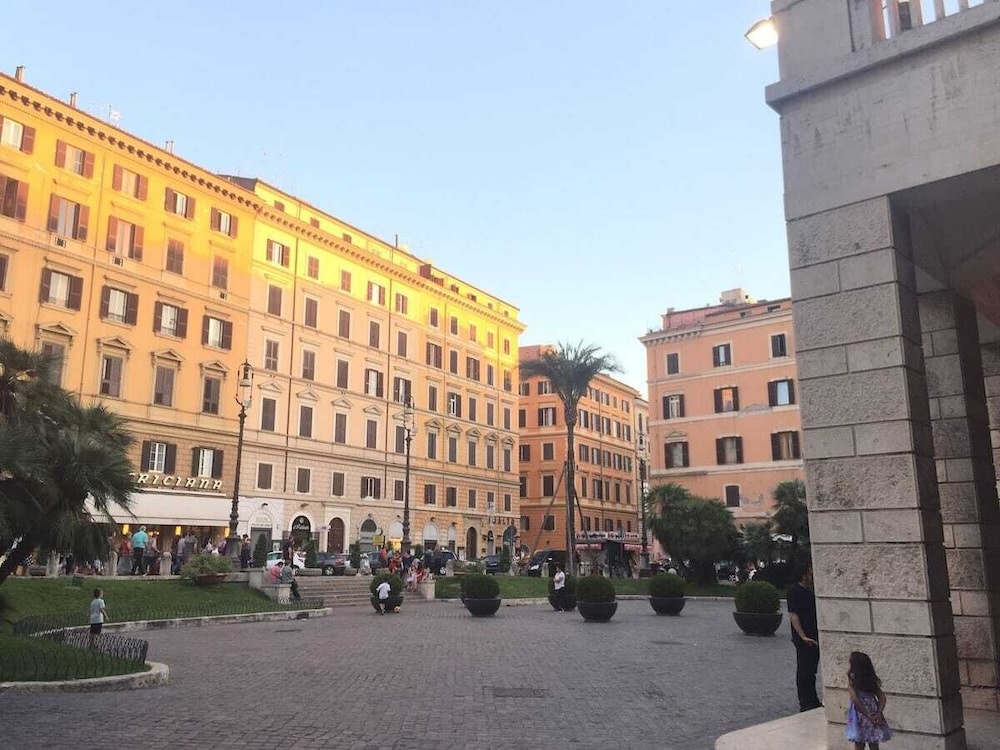 L'Opera Apartments