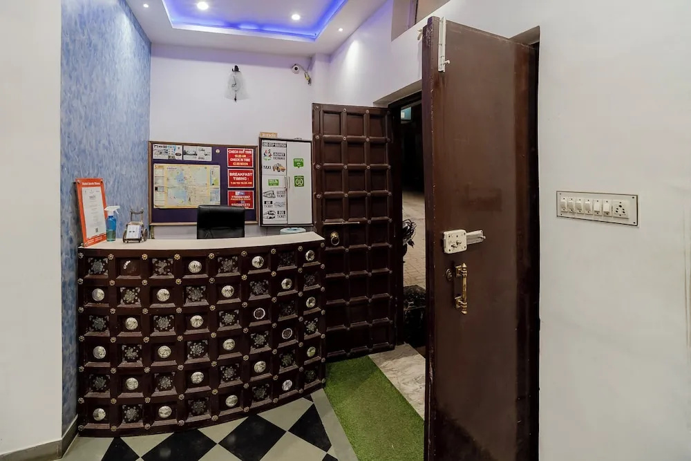 Lobby & Reception