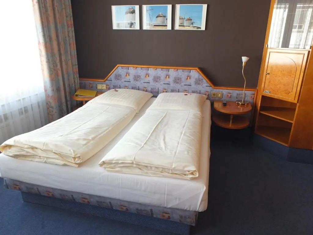 Standard Double room (full double bed)
