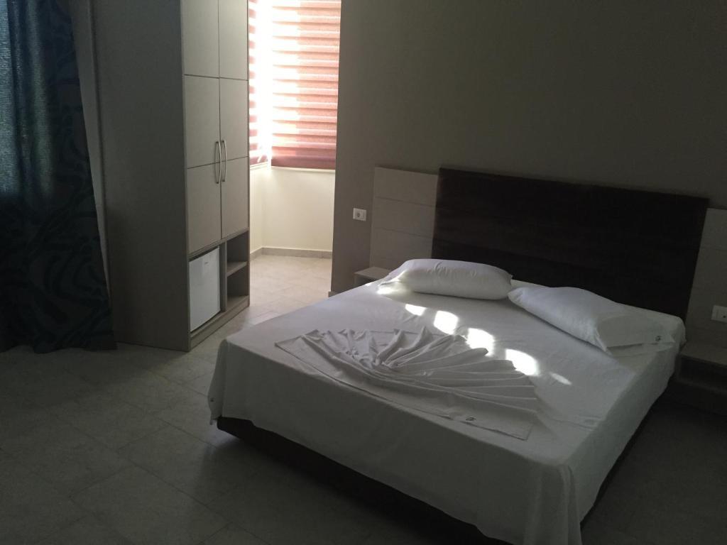 Deluxe Double room with balcony full double bed